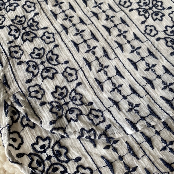 LOFT White and navy embroidered tank - Picture 2 of 8